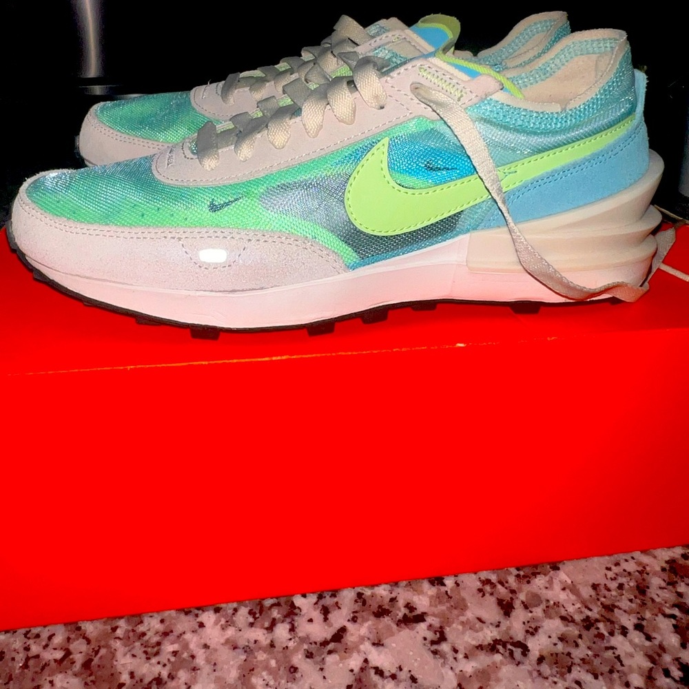 Women’s Nike sneakers Blue Green 🩵 💚